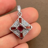 beautifully portraying the garnet square shaped silver pendant on hand