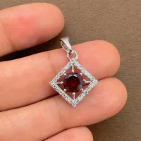 beautifully portraying garnet and cubic zirconia together creating square shaped silver pendant
